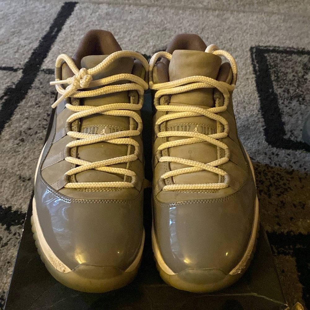 Size 11 retro low gray and white Jordan’s (pre loved)